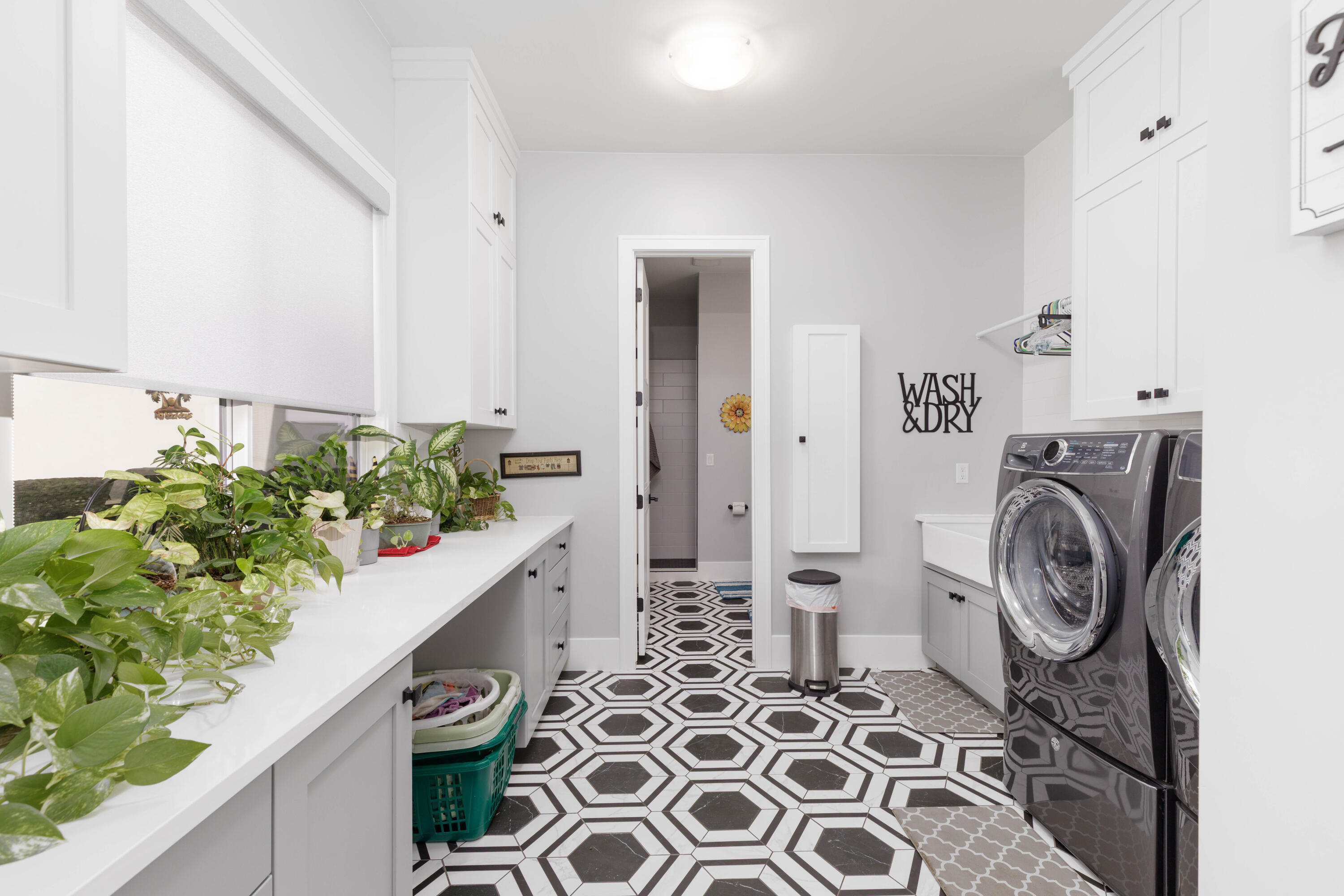 QUEENSRIDGE - Residential