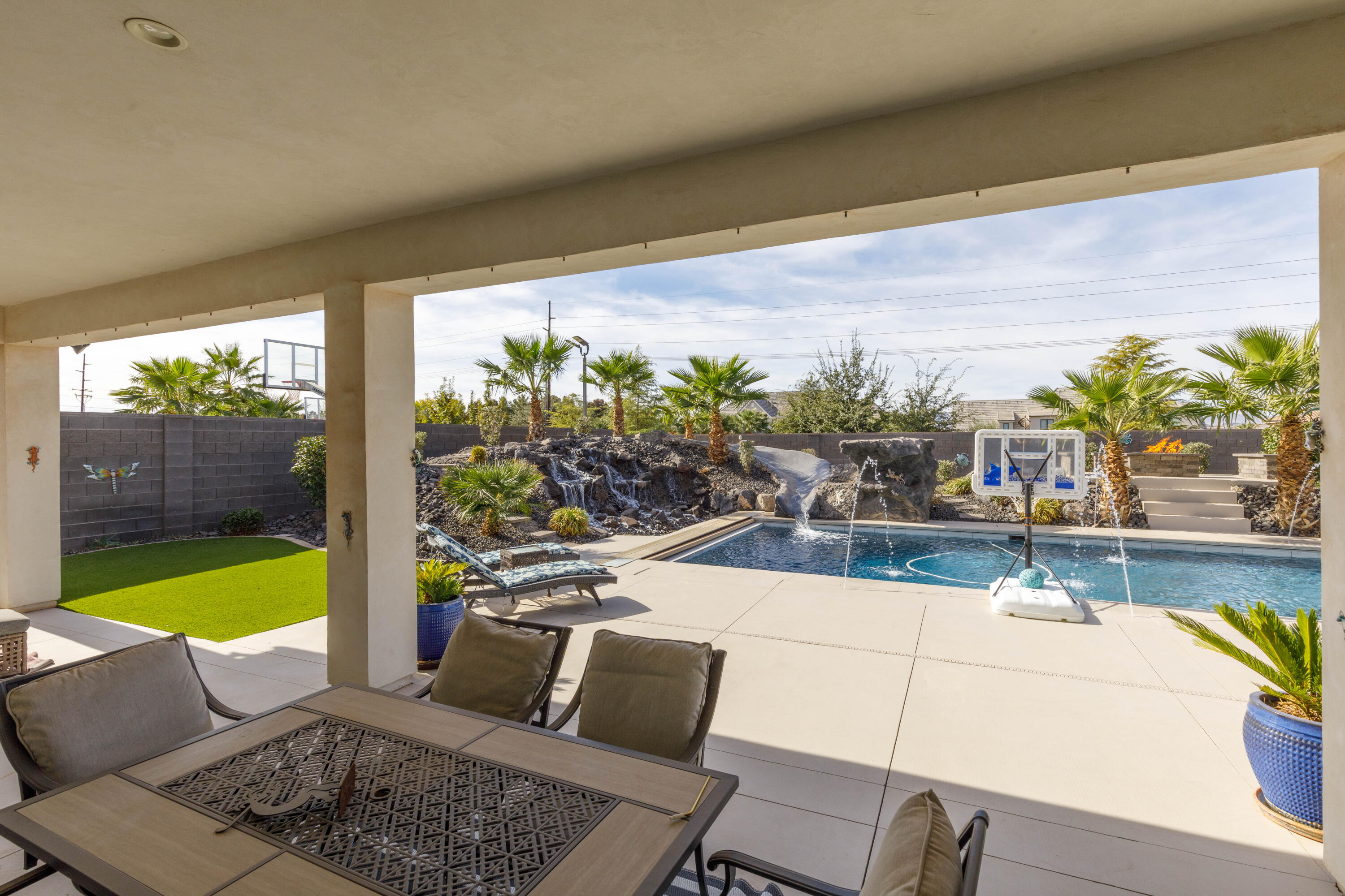 QUEENSRIDGE - Residential