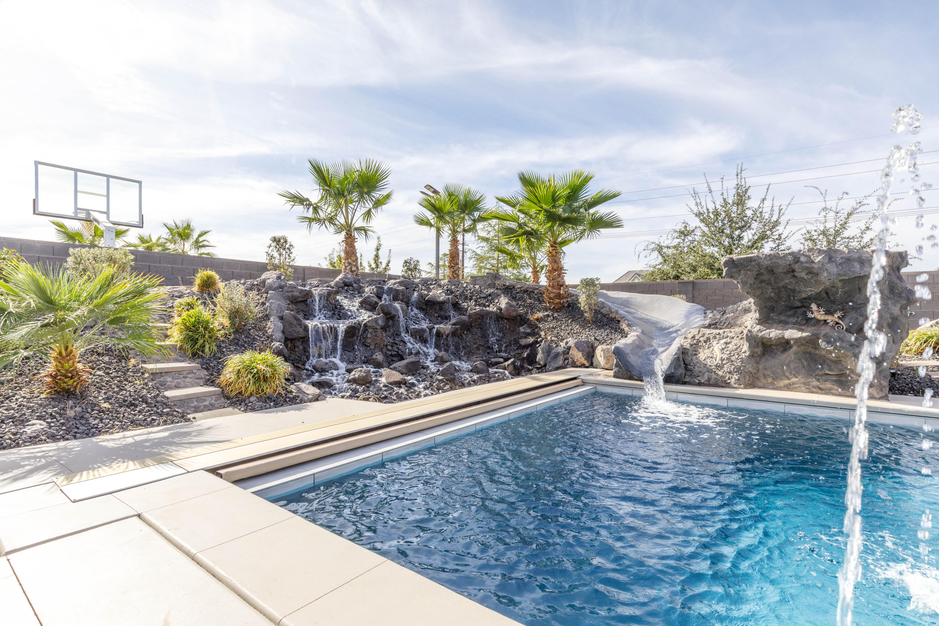 QUEENSRIDGE - Residential