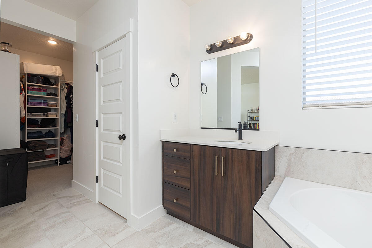 RED PINE - Residential