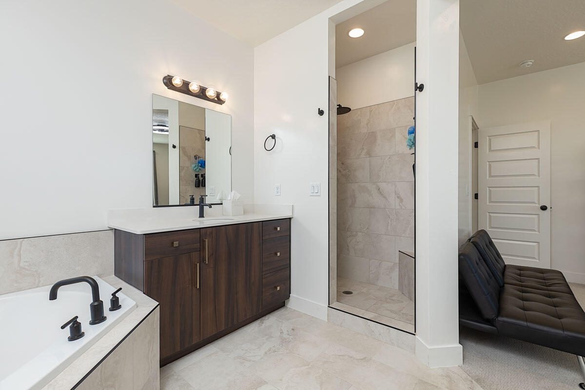 RED PINE - Residential