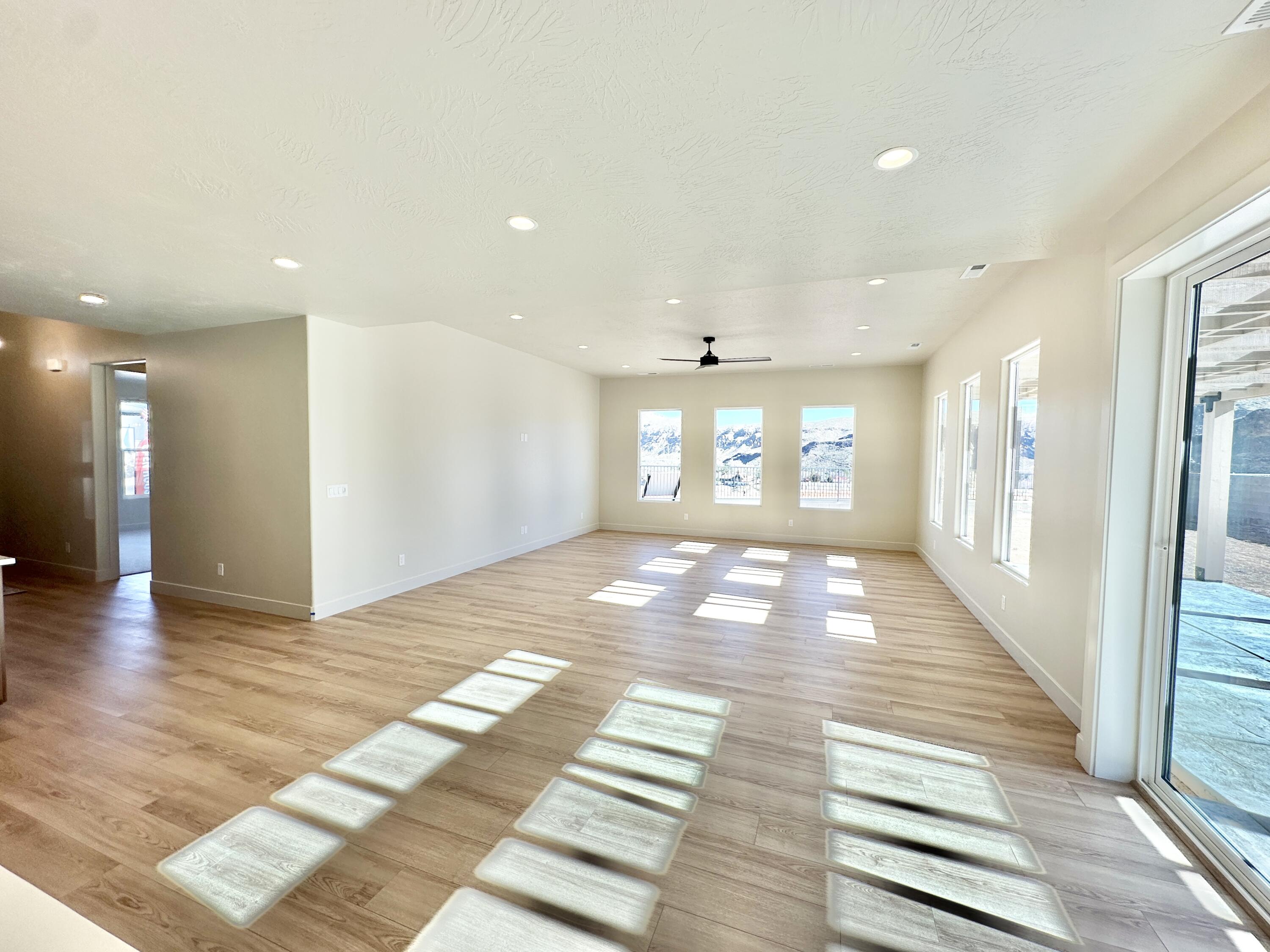 FALCON RIDGE - Residential