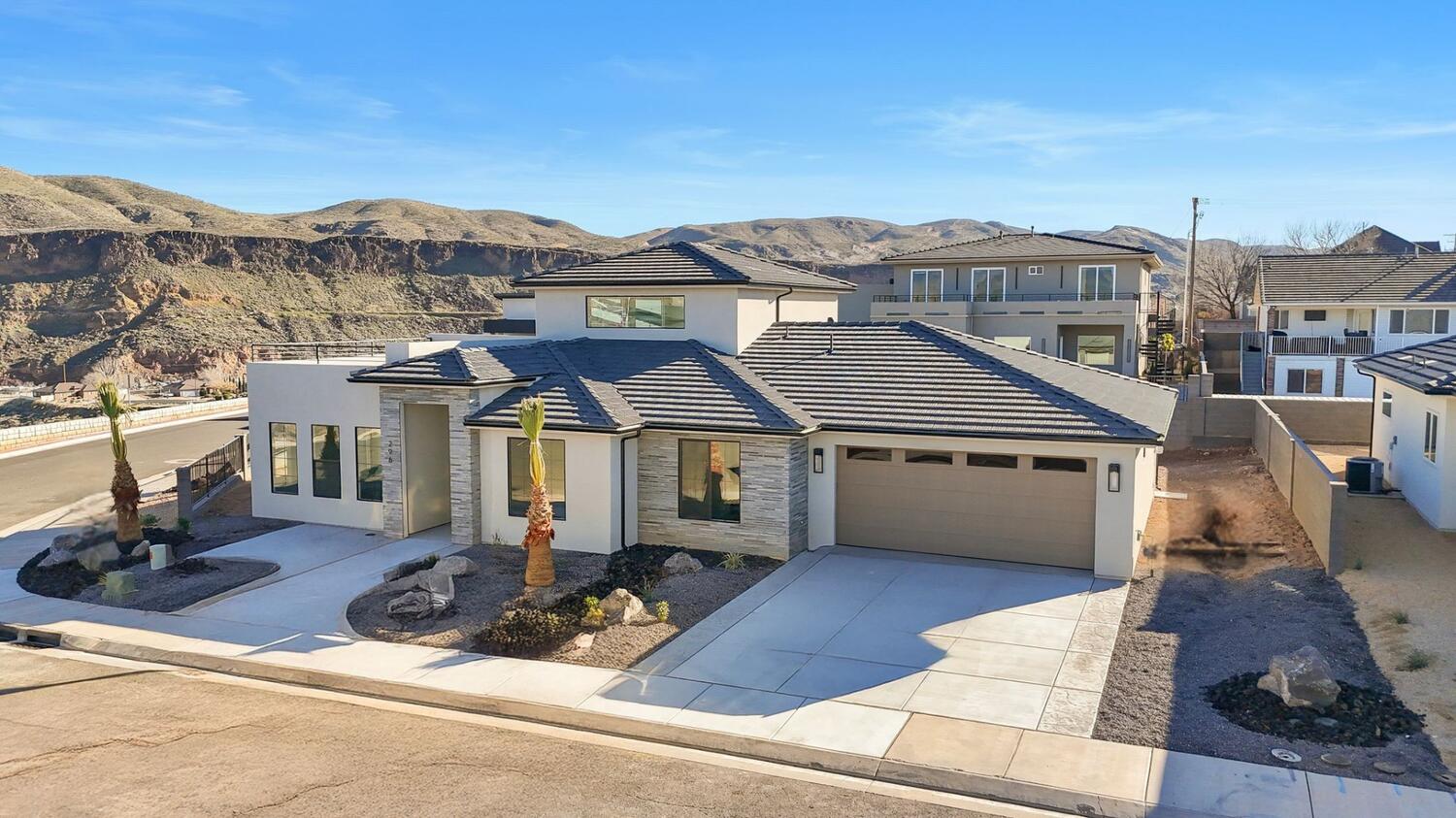 FALCON RIDGE - Residential