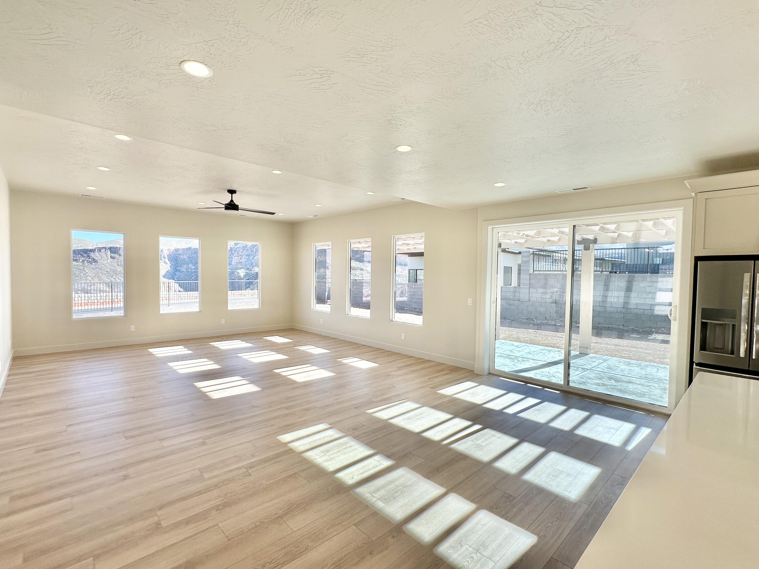 FALCON RIDGE - Residential