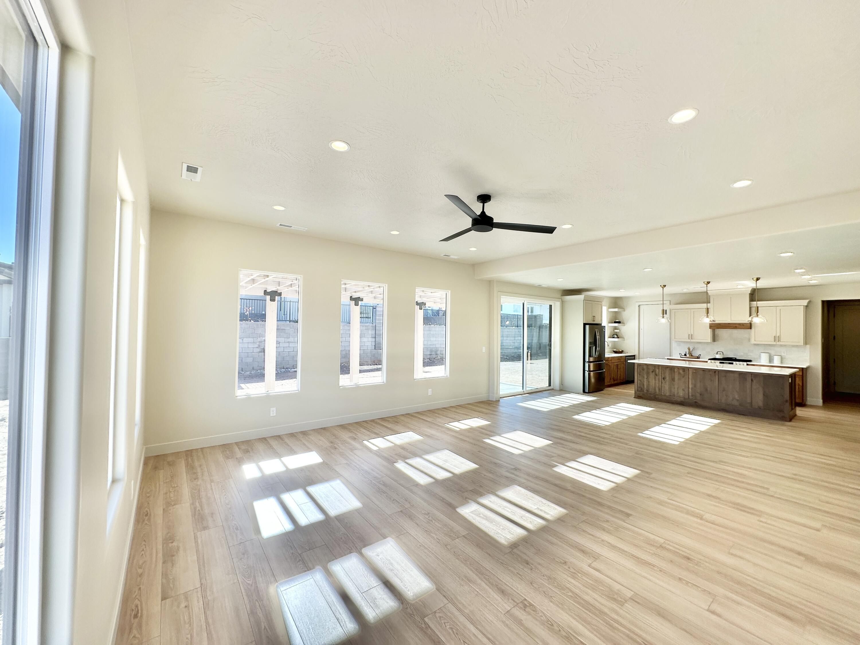 FALCON RIDGE - Residential