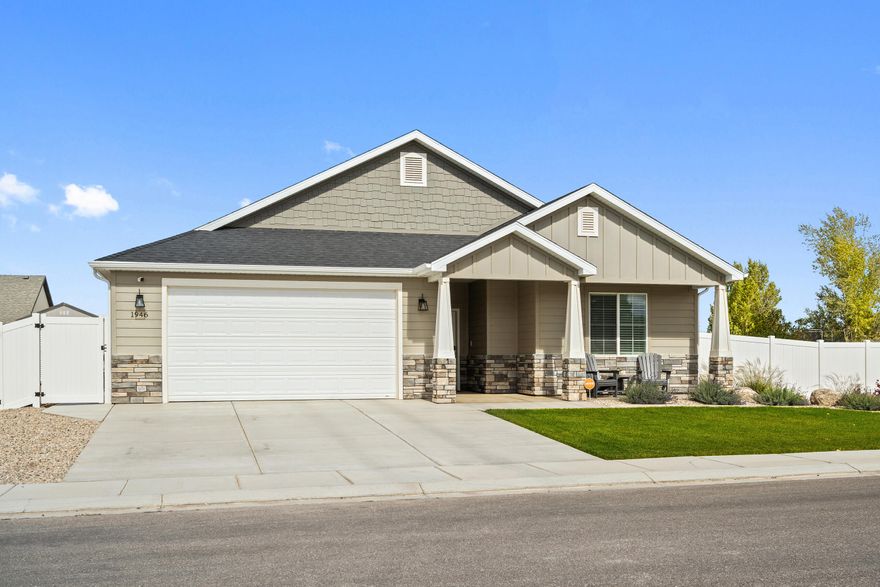 Better than new! Stunning home near community park, fabulous open floor plan, with a spacious kitchen, inviting great room with a fireplace, that opens to an amazing and fully fenced backyard. RV parking on the side. Generous primary bedroom, separate shower and soaker tub in the primary bath. Split floor plan conveniently provides two additional bedrooms. And check out the unobstructed mountain views!