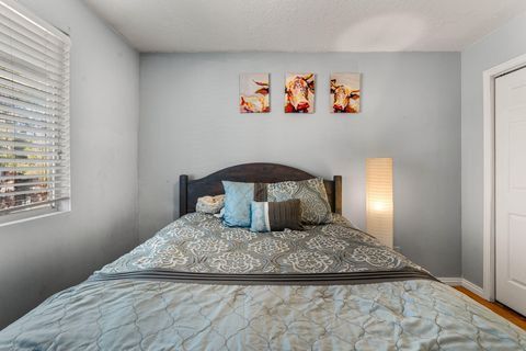 Tiny photo for 258 E 500 N, Washington, UT 84780 (MLS # 26-268615)