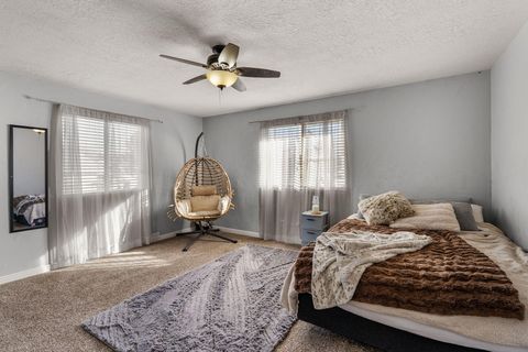 Tiny photo for 258 E 500 N, Washington, UT 84780 (MLS # 26-268615)