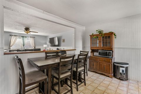 Tiny photo for 258 E 500 N, Washington, UT 84780 (MLS # 26-268615)