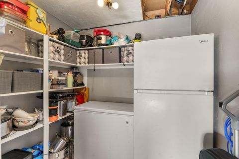 Tiny photo for 258 E 500 N, Washington, UT 84780 (MLS # 26-268615)