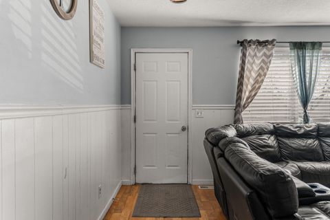 Tiny photo for 258 E 500 N, Washington, UT 84780 (MLS # 26-268615)