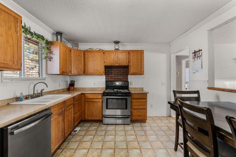 Tiny photo for 258 E 500 N, Washington, UT 84780 (MLS # 26-268615)