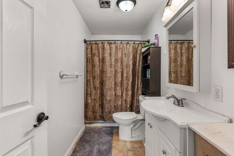 Tiny photo for 258 E 500 N, Washington, UT 84780 (MLS # 26-268615)