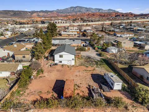 Tiny photo for 258 E 500 N, Washington, UT 84780 (MLS # 26-268615)