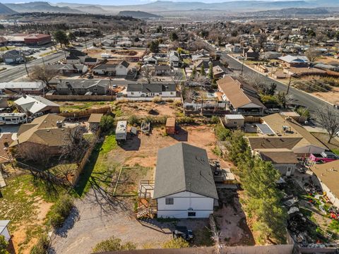 Tiny photo for 258 E 500 N, Washington, UT 84780 (MLS # 26-268615)