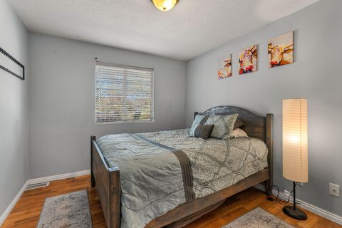 Tiny photo for 258 E 500 N, Washington, UT 84780 (MLS # 26-268615)