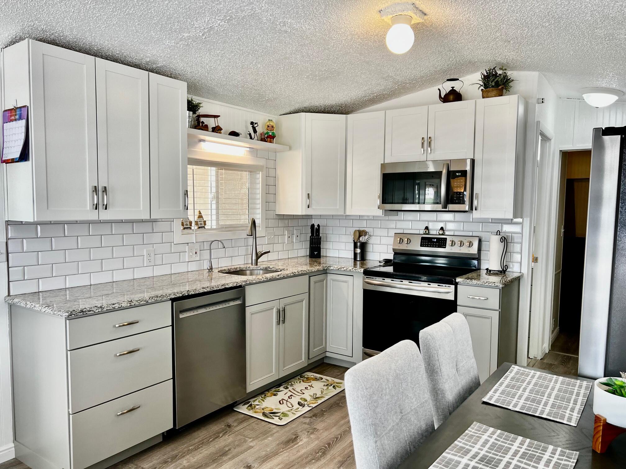 CANYON BREEZE RV RESORT - Residential