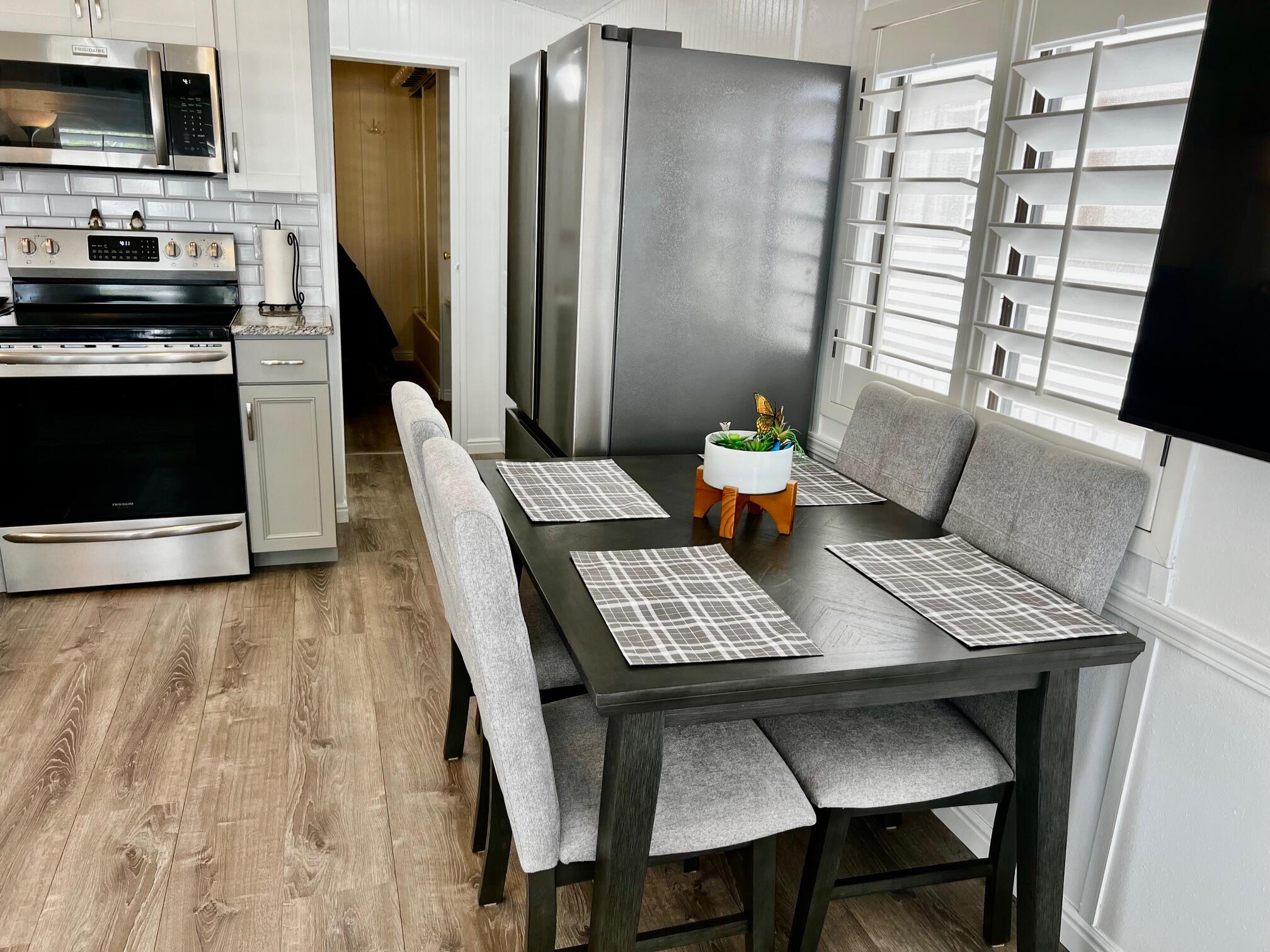 CANYON BREEZE RV RESORT - Residential