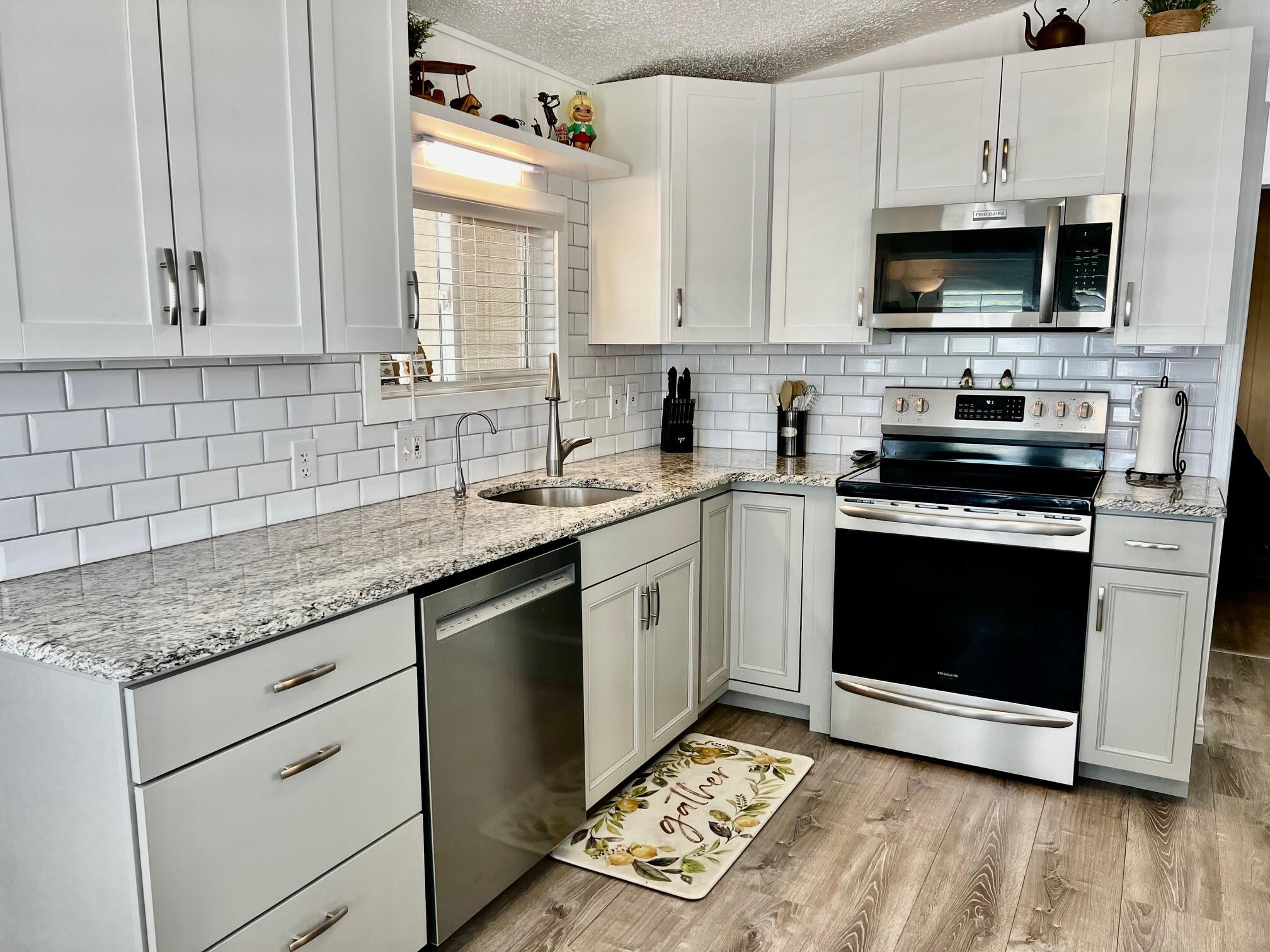 CANYON BREEZE RV RESORT - Residential