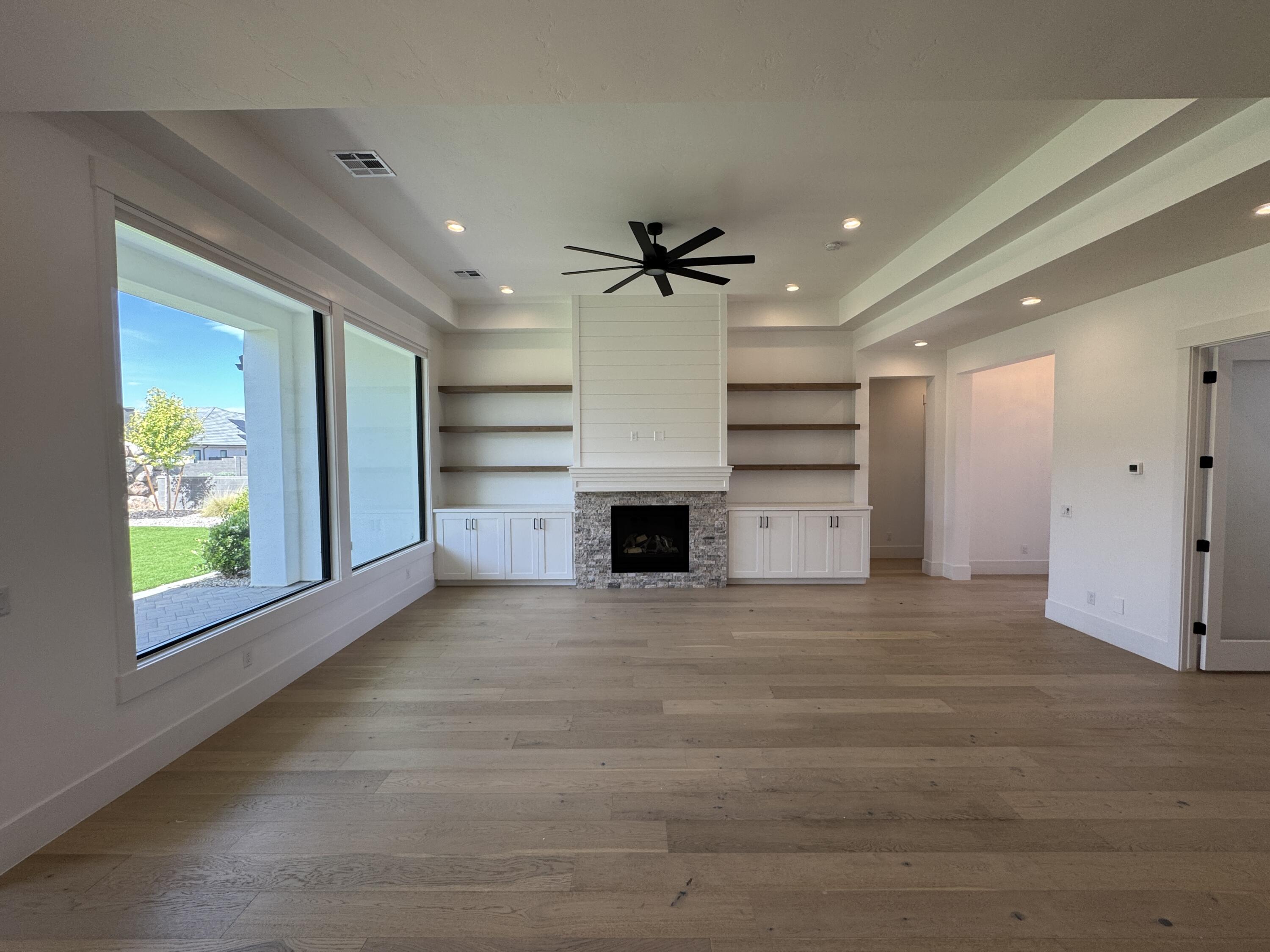 WASHINGTON VISTA - Residential