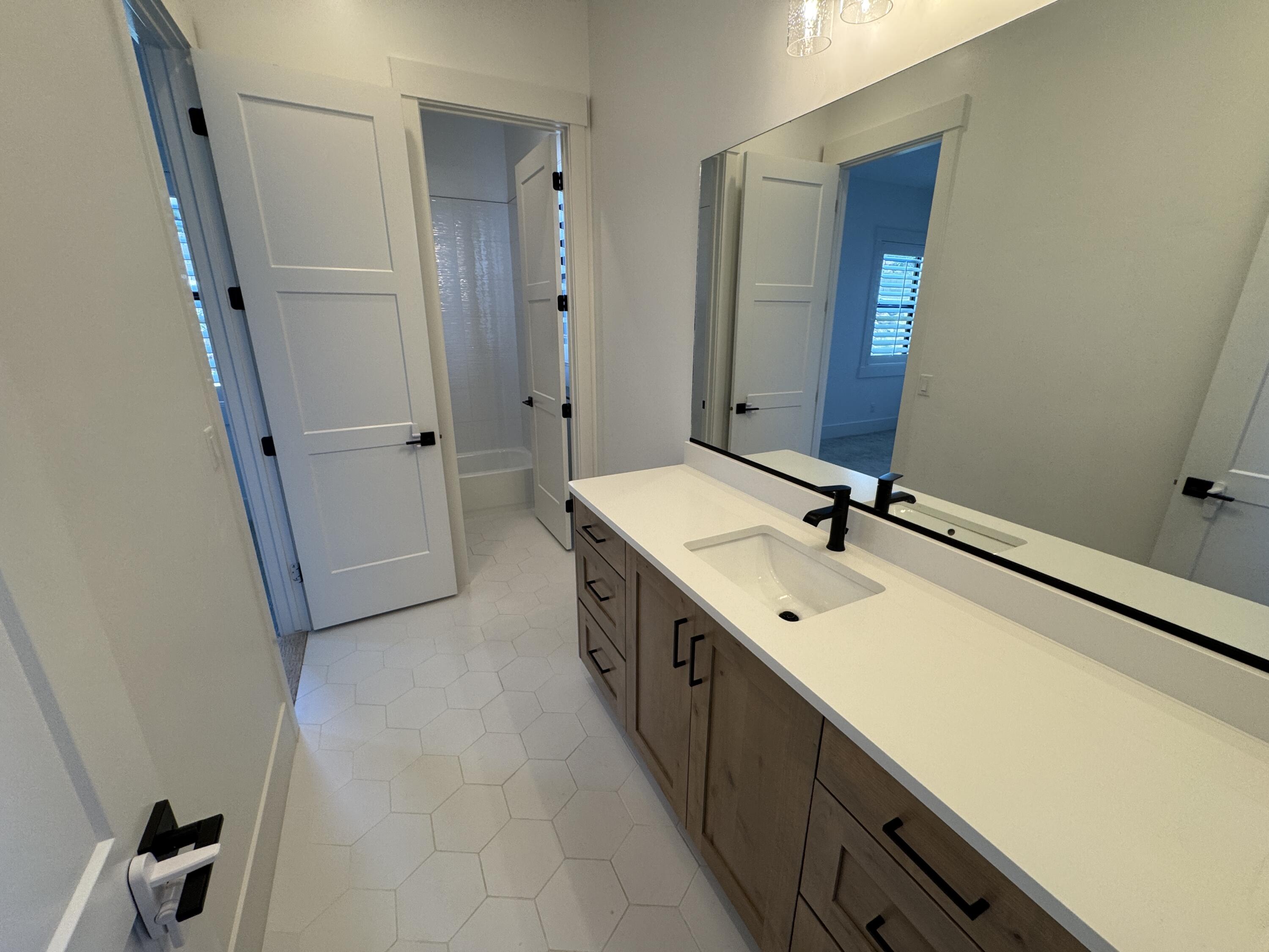 WASHINGTON VISTA - Residential