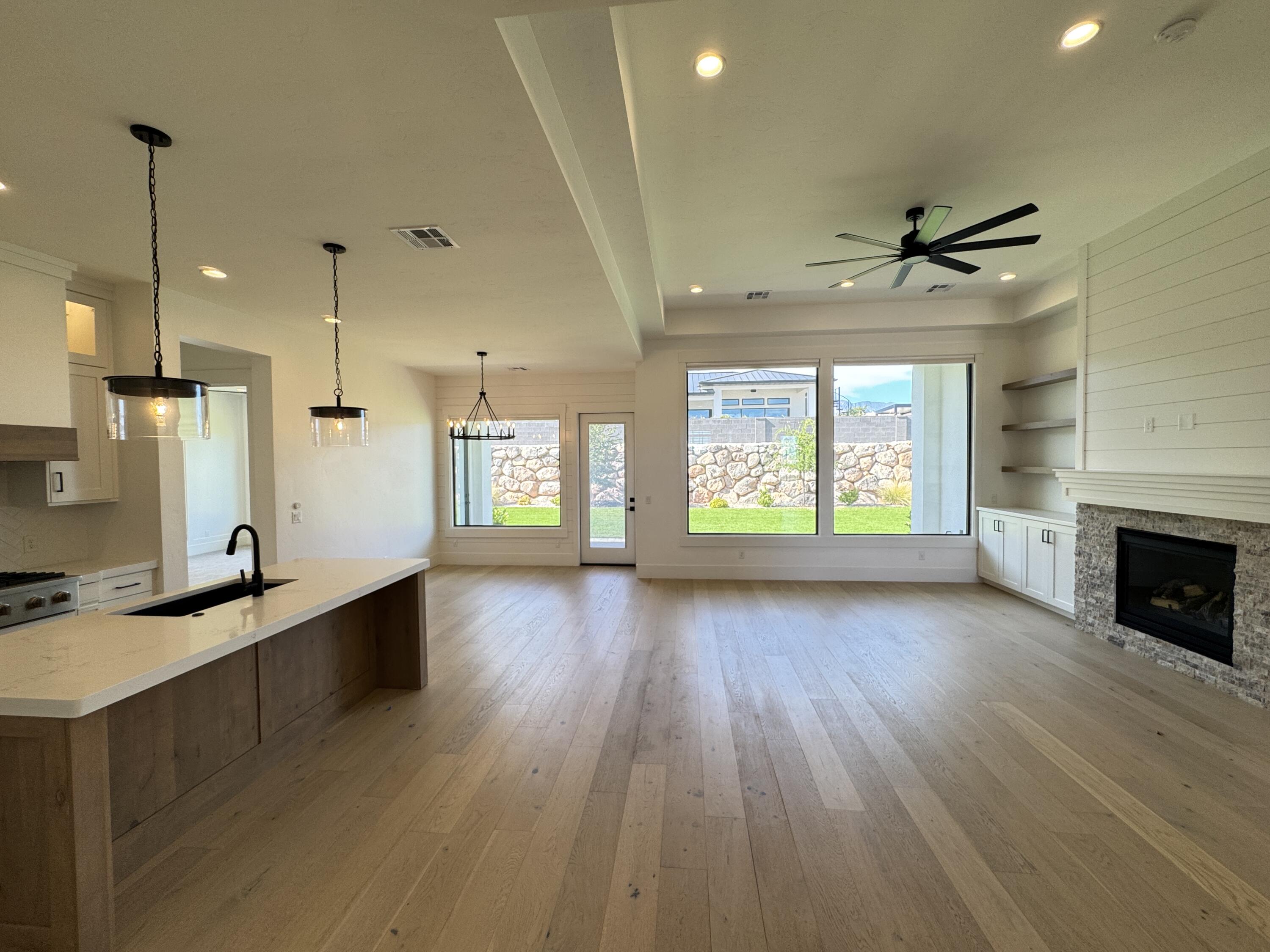 WASHINGTON VISTA - Residential