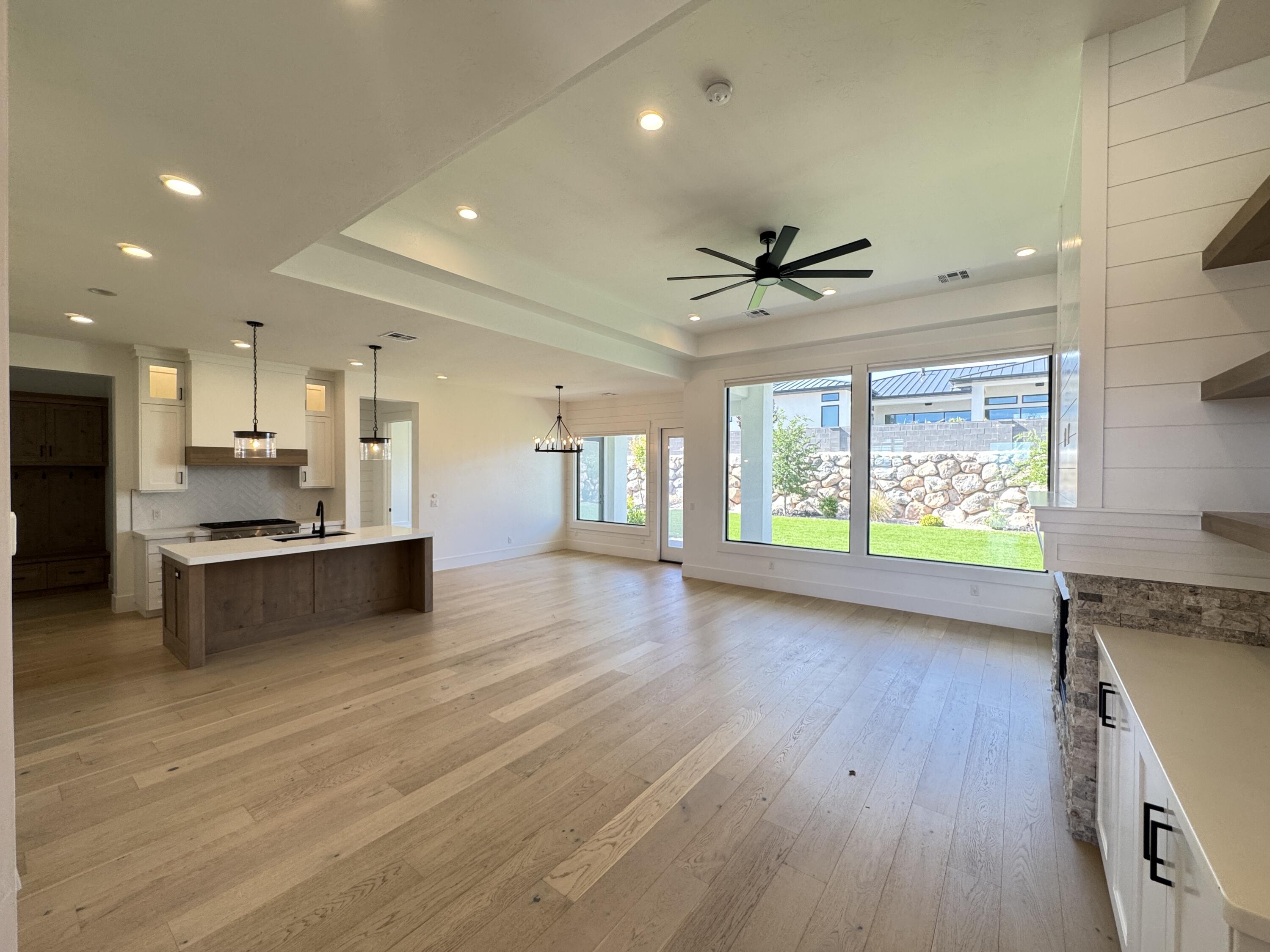 WASHINGTON VISTA - Residential