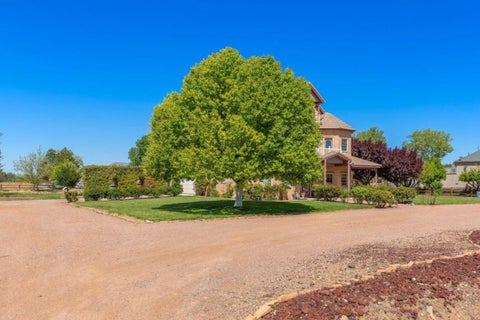 Tiny photo for 885 N Old Farms RD, Dammeron Valley, UT 84783 (MLS # 26-274845)