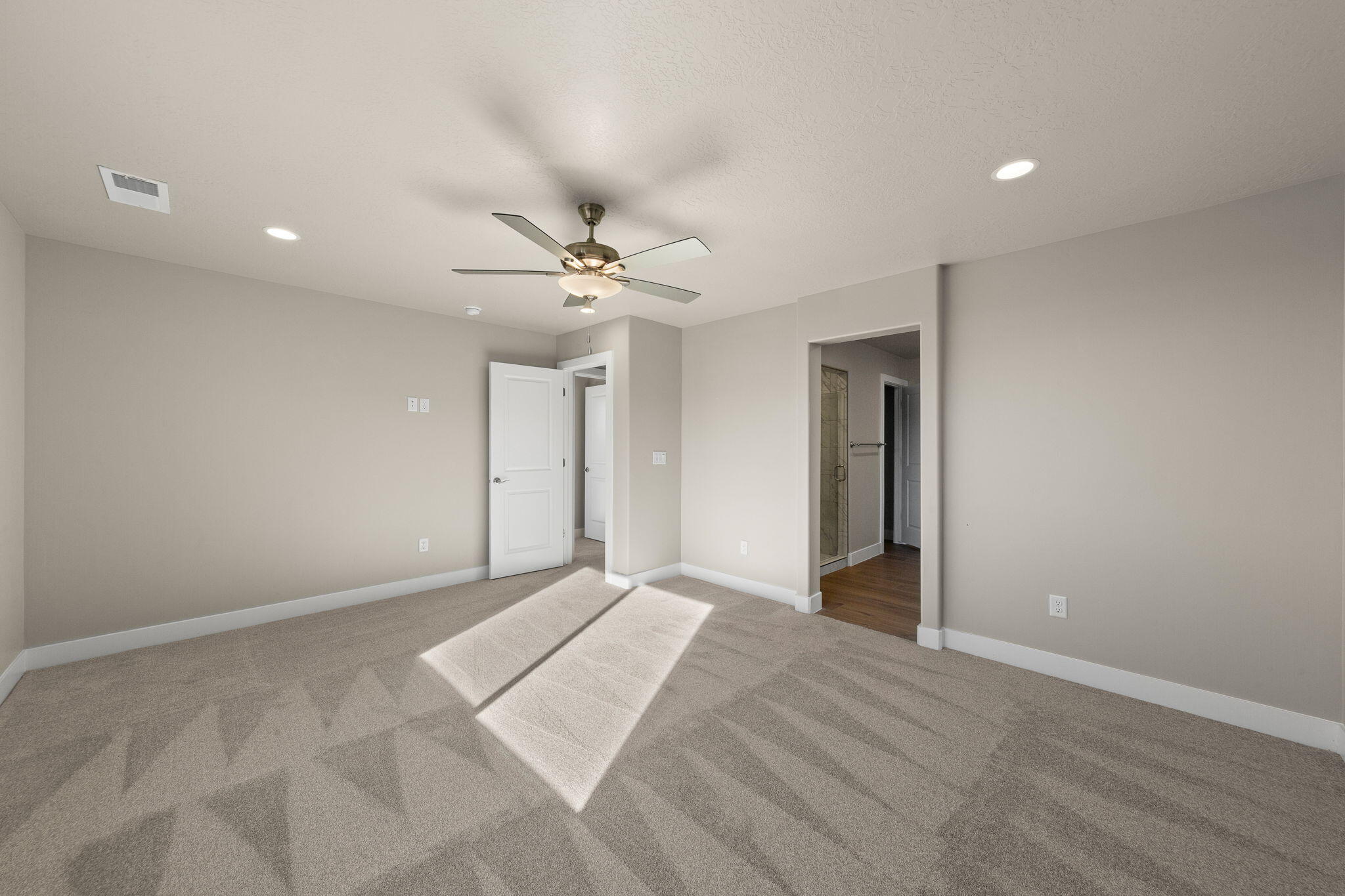 HURRICANE HEIGHTS TOWNHOMES - Residential