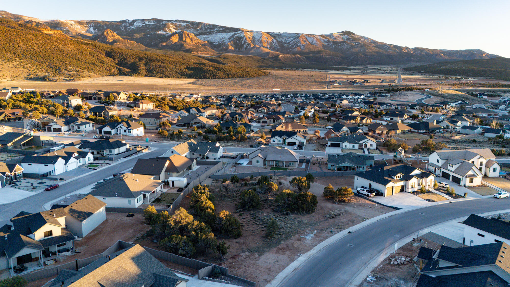 SADDLE BACK RIDGE - Land