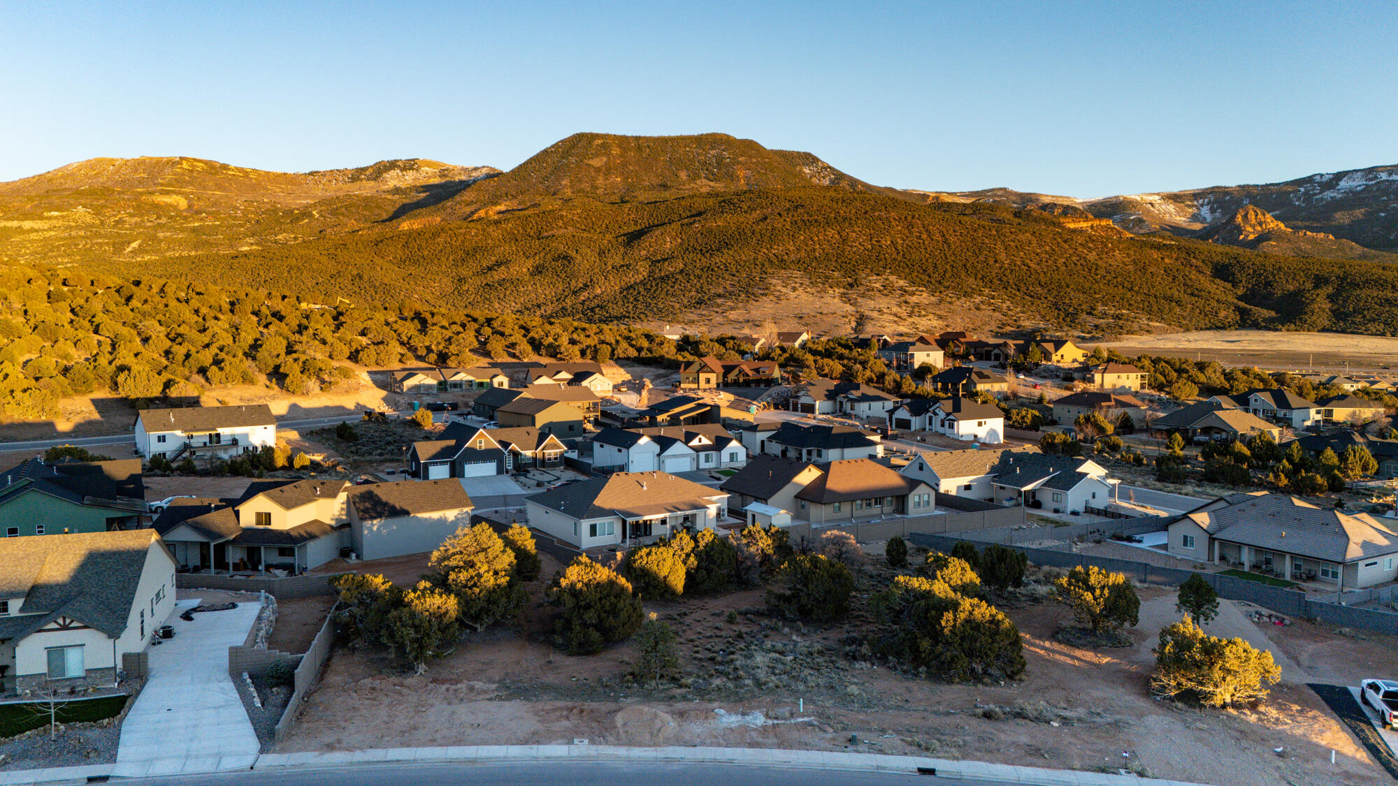 SADDLE BACK RIDGE - Land