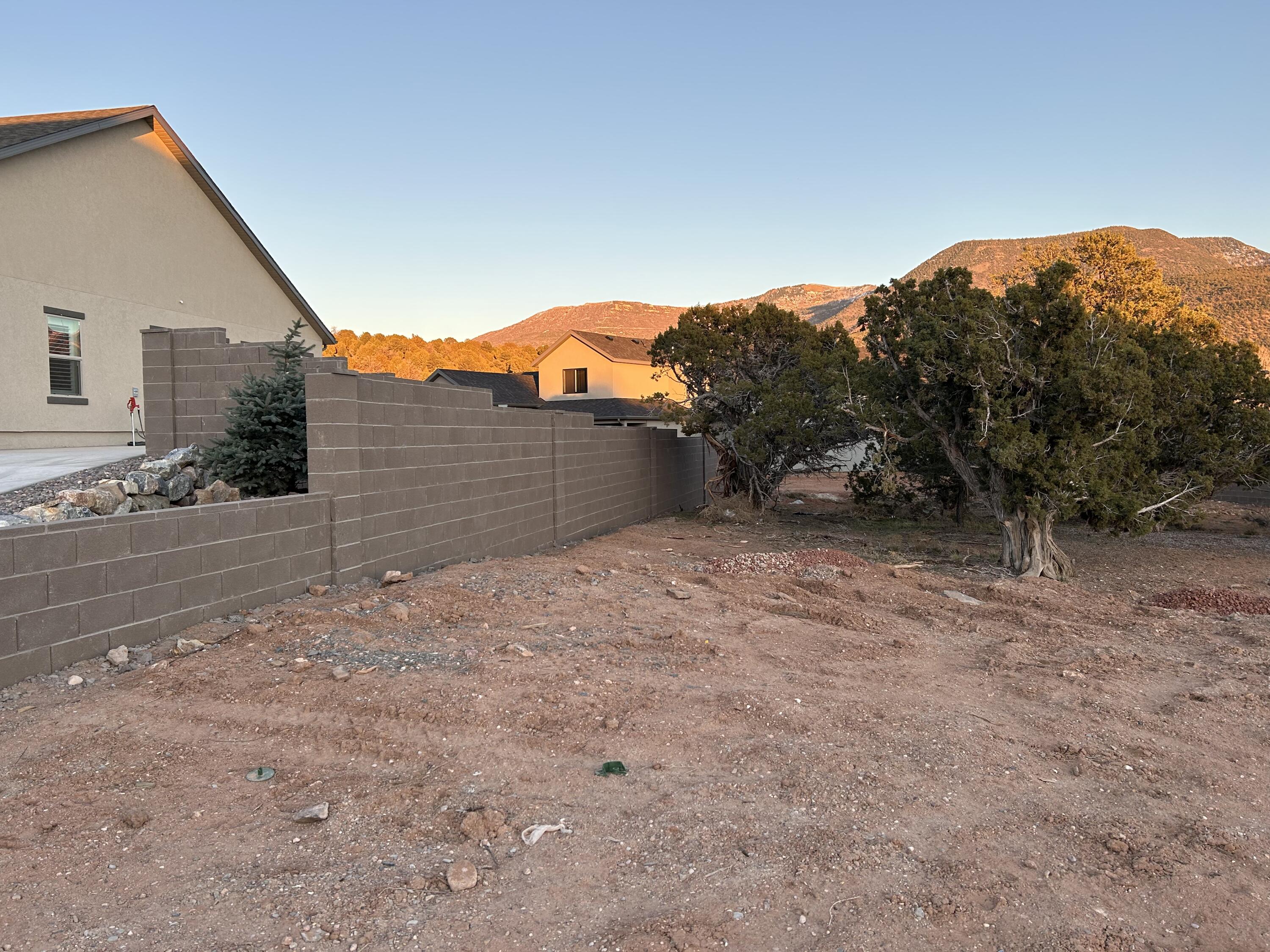 SADDLE BACK RIDGE - Land