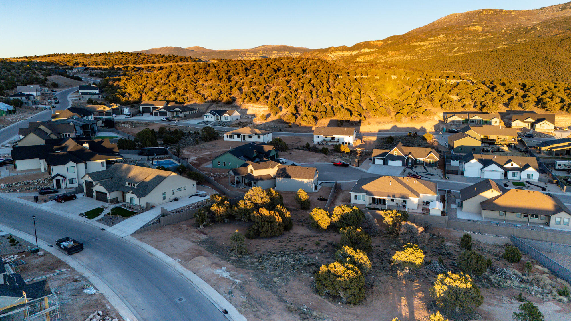 SADDLE BACK RIDGE - Land