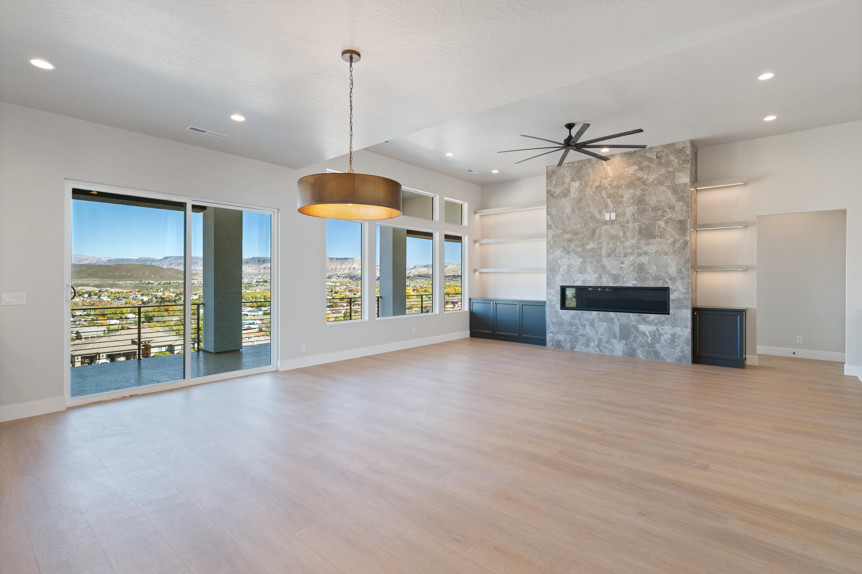 SCENIC POINTE - Residential