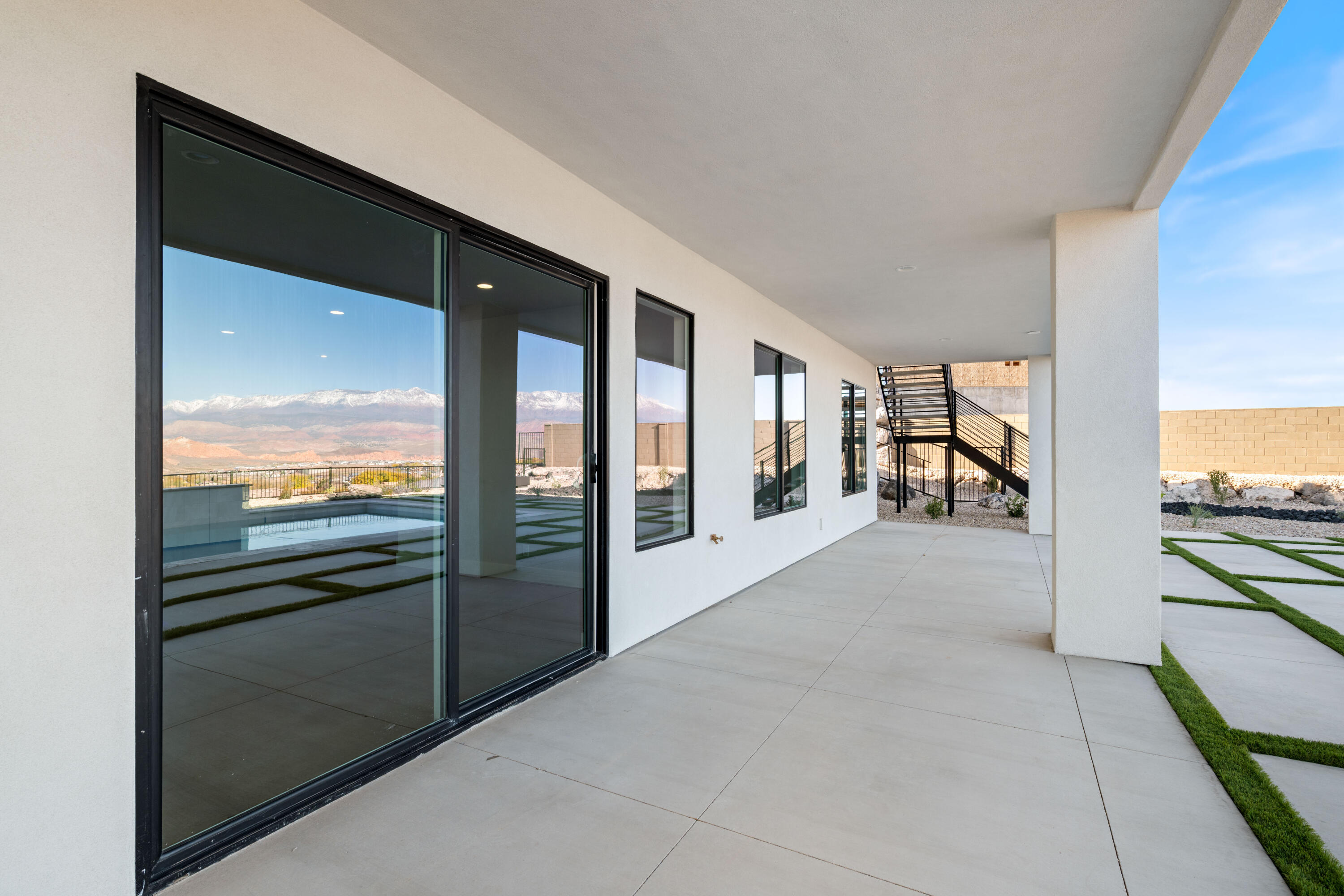 SCENIC POINTE - Residential