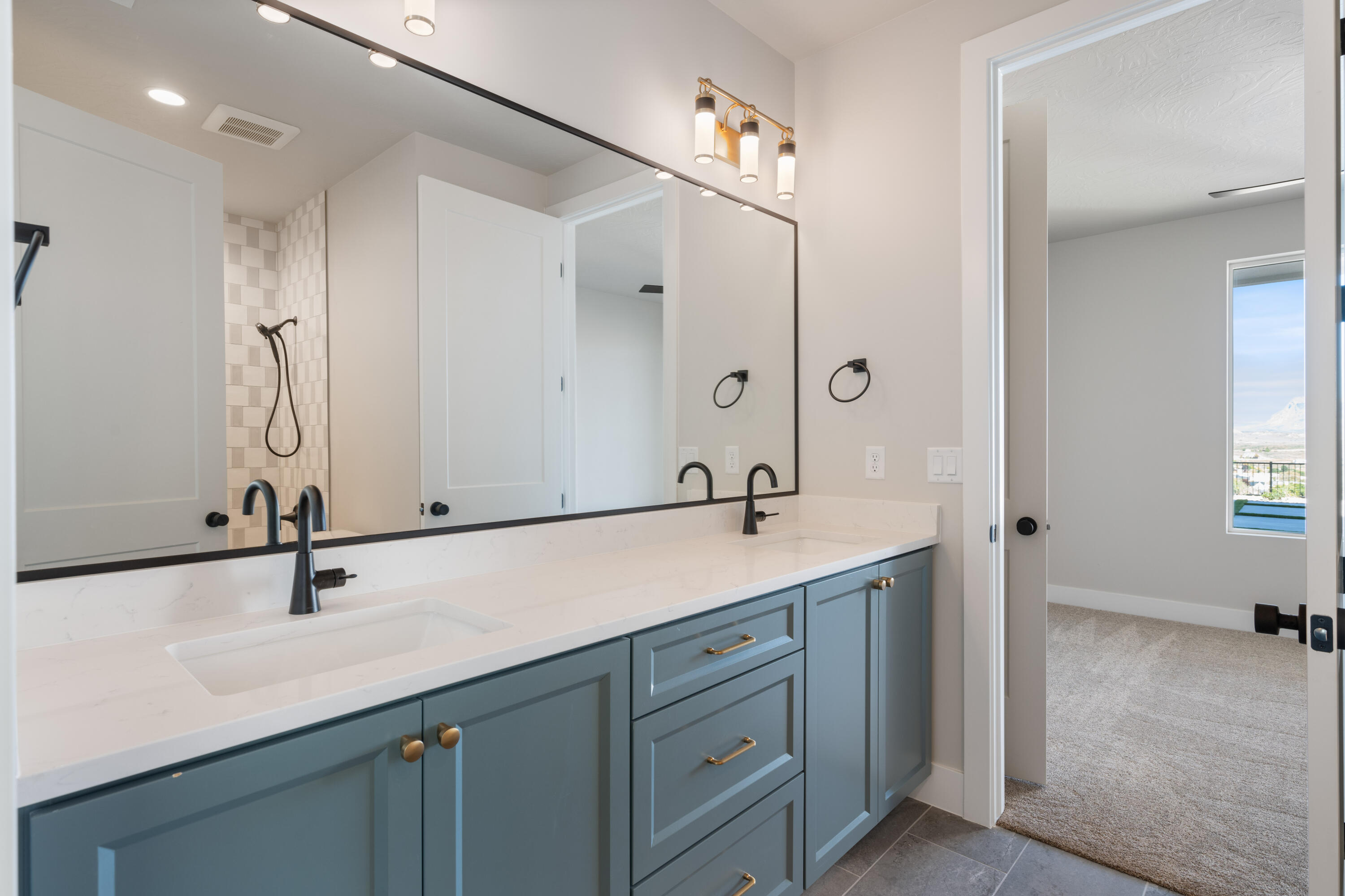 SCENIC POINTE - Residential