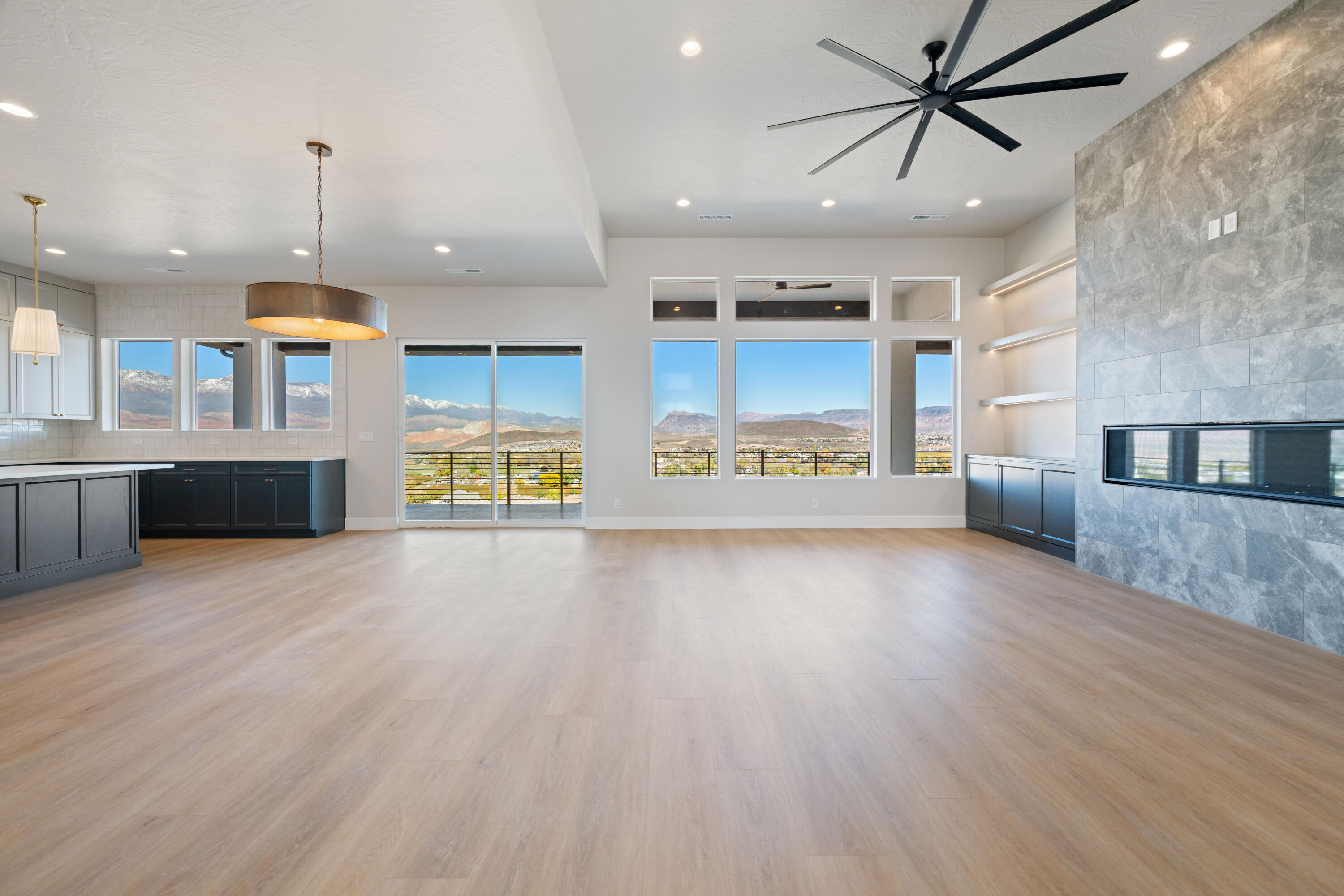 SCENIC POINTE - Residential