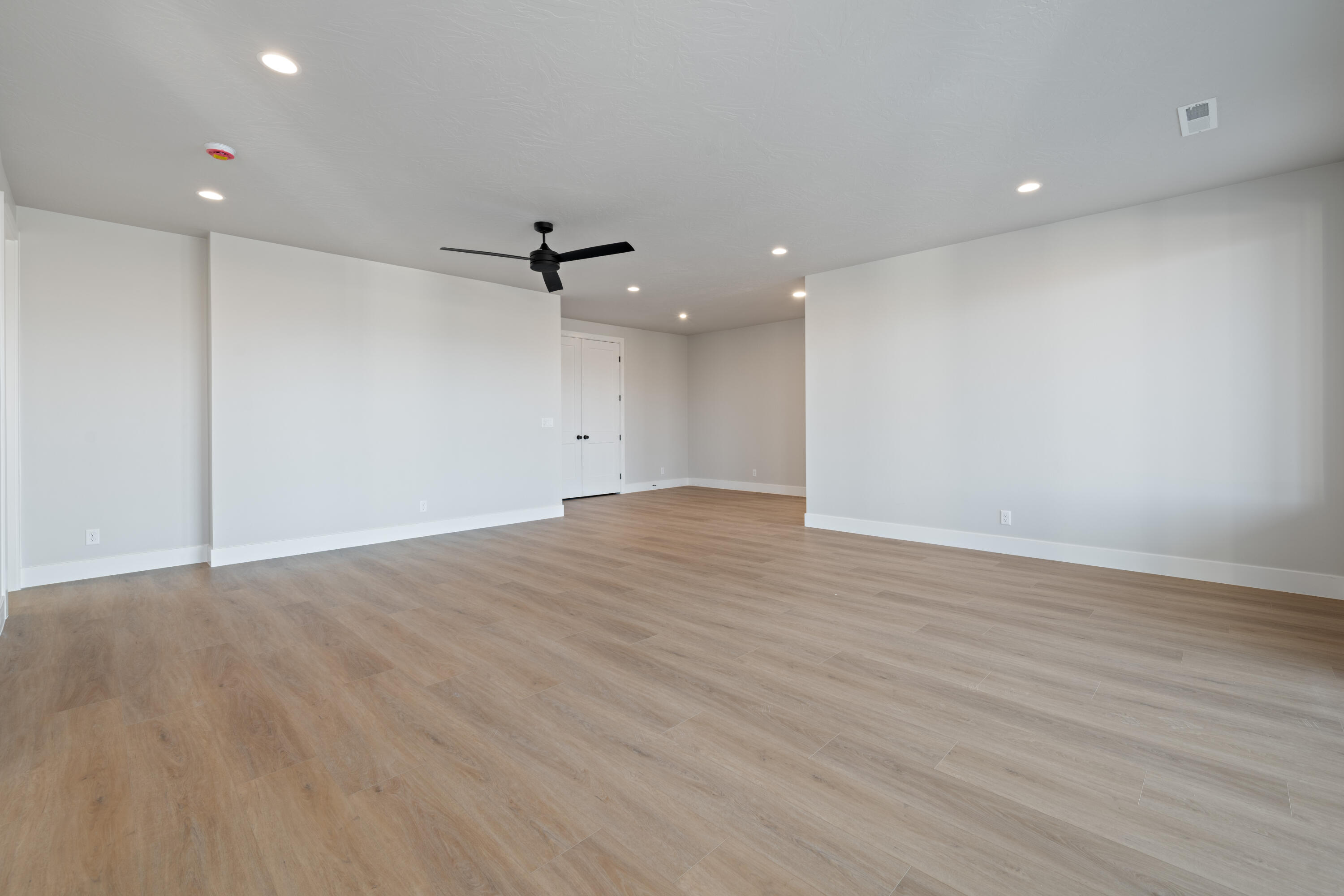 SCENIC POINTE - Residential