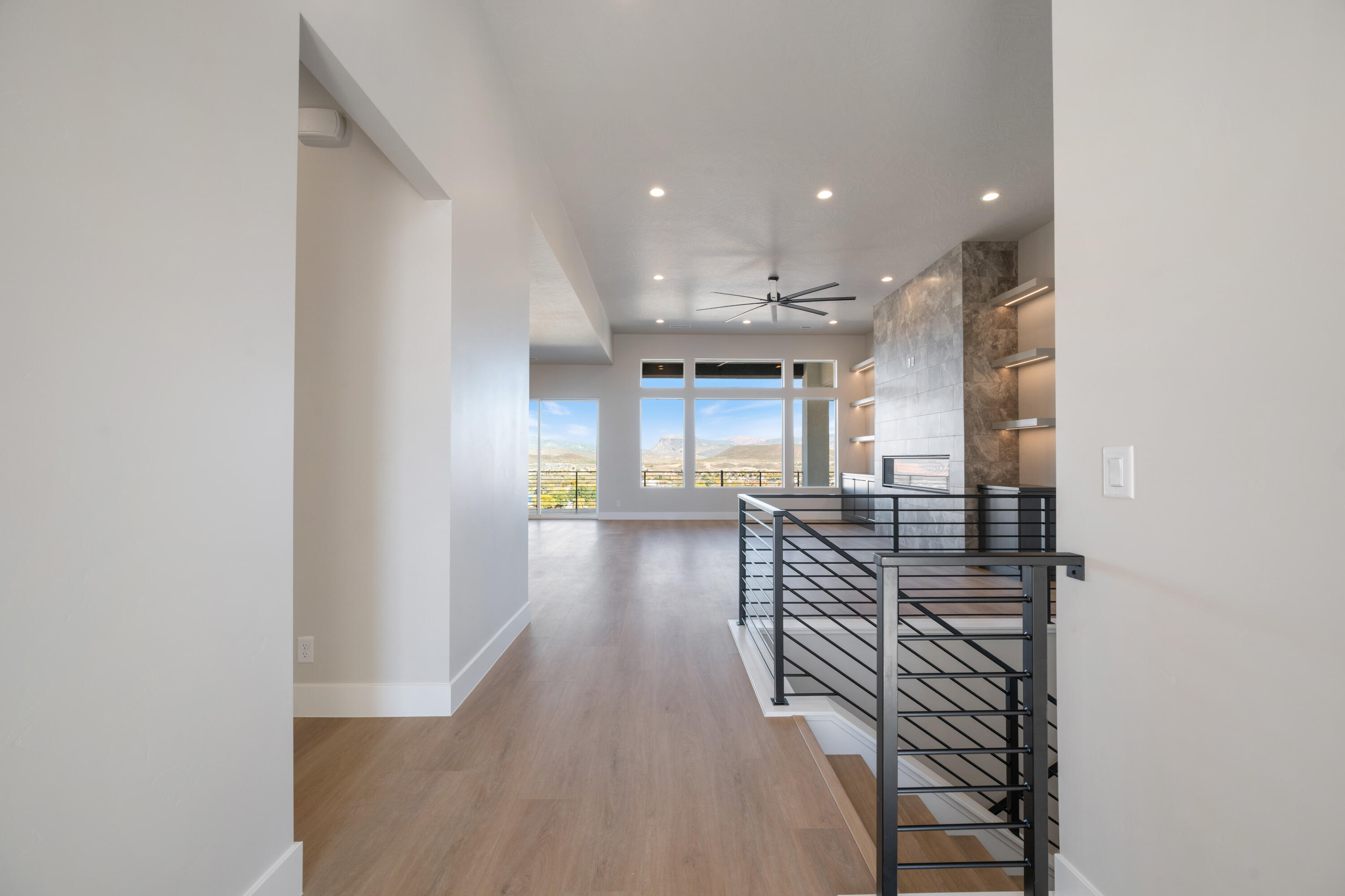 SCENIC POINTE - Residential