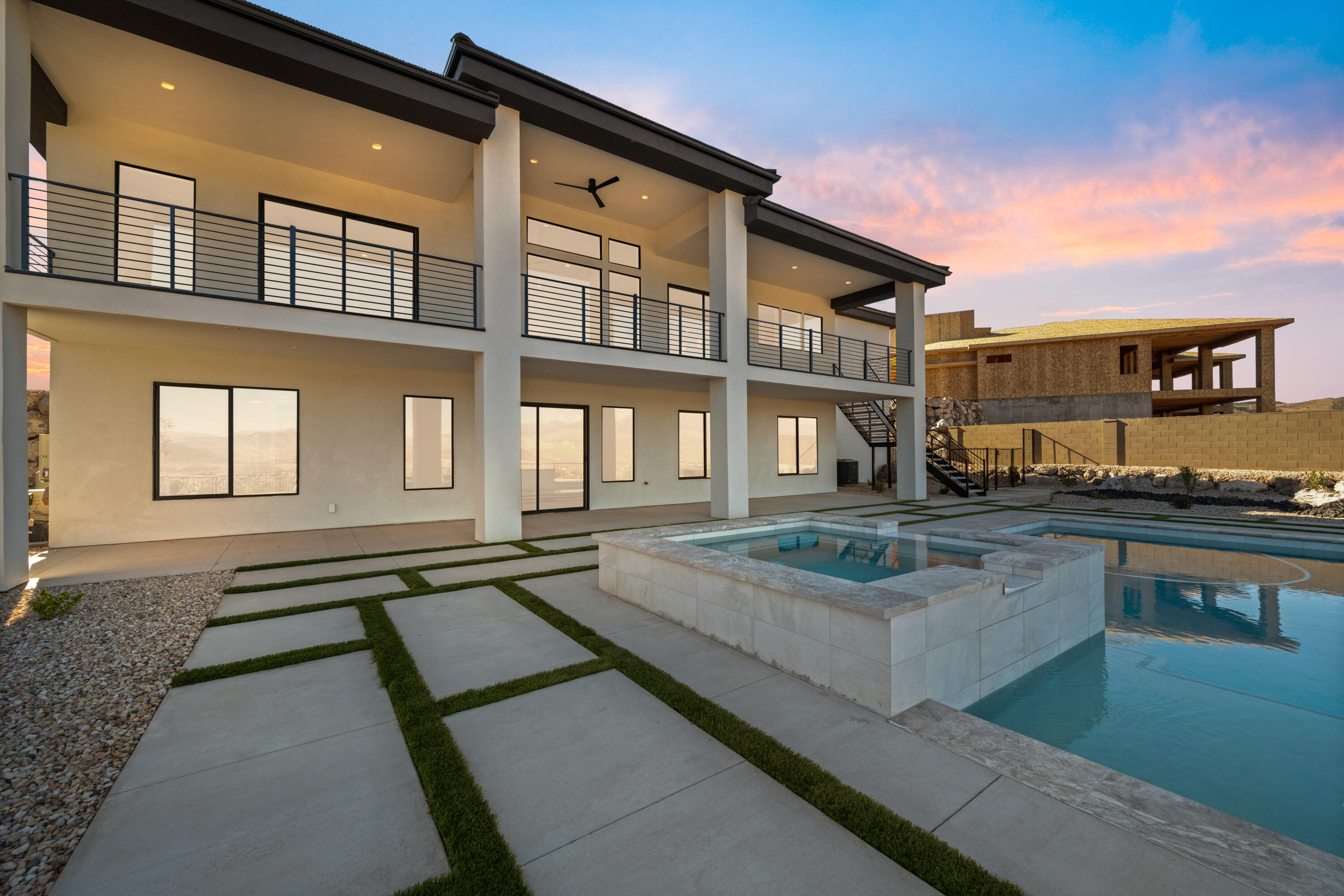 SCENIC POINTE - Residential