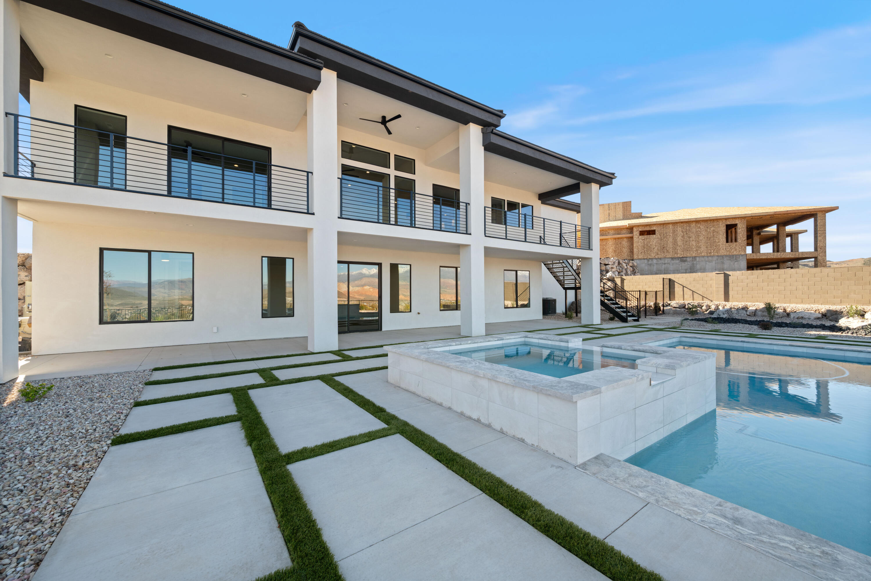 SCENIC POINTE - Residential