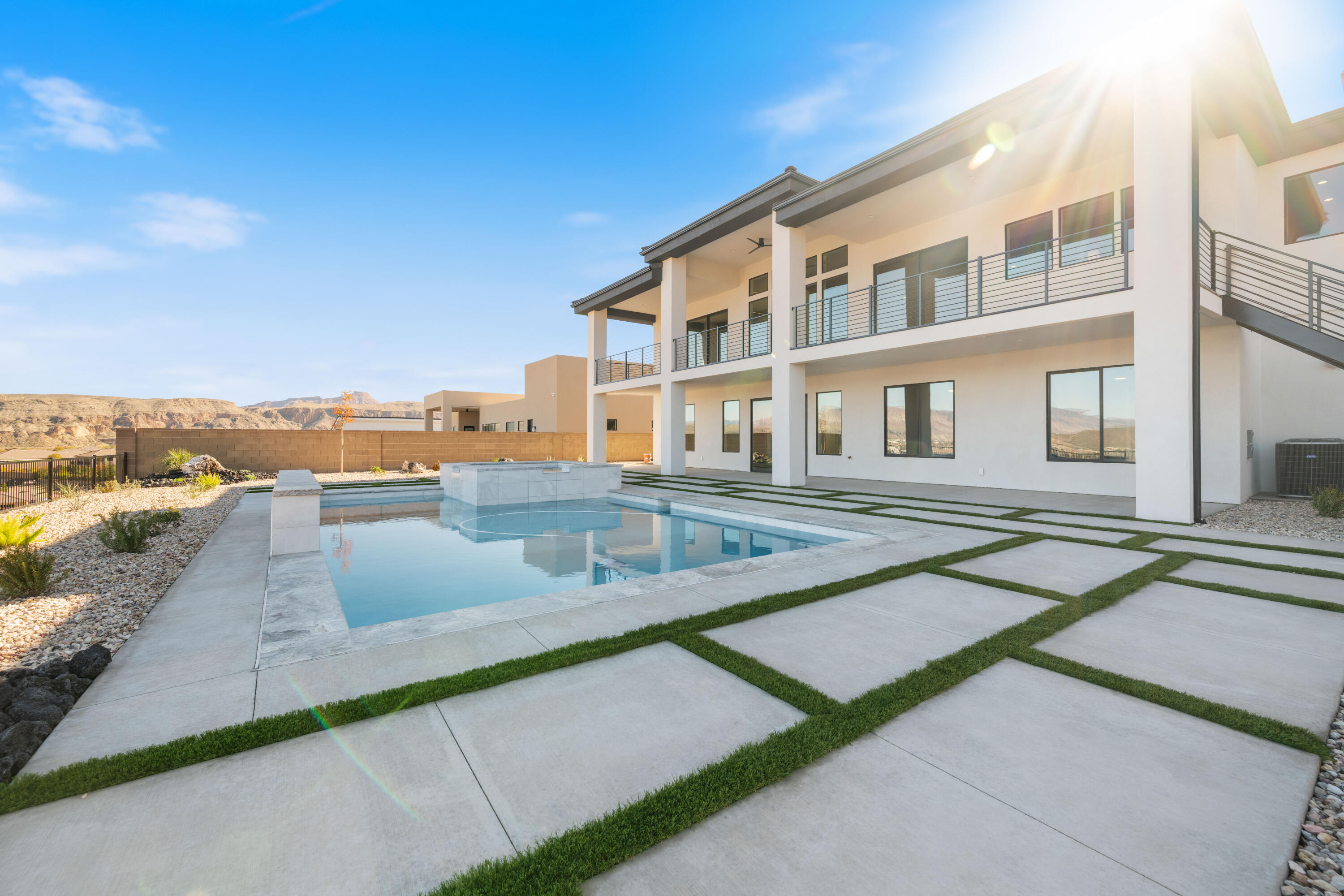 SCENIC POINTE - Residential