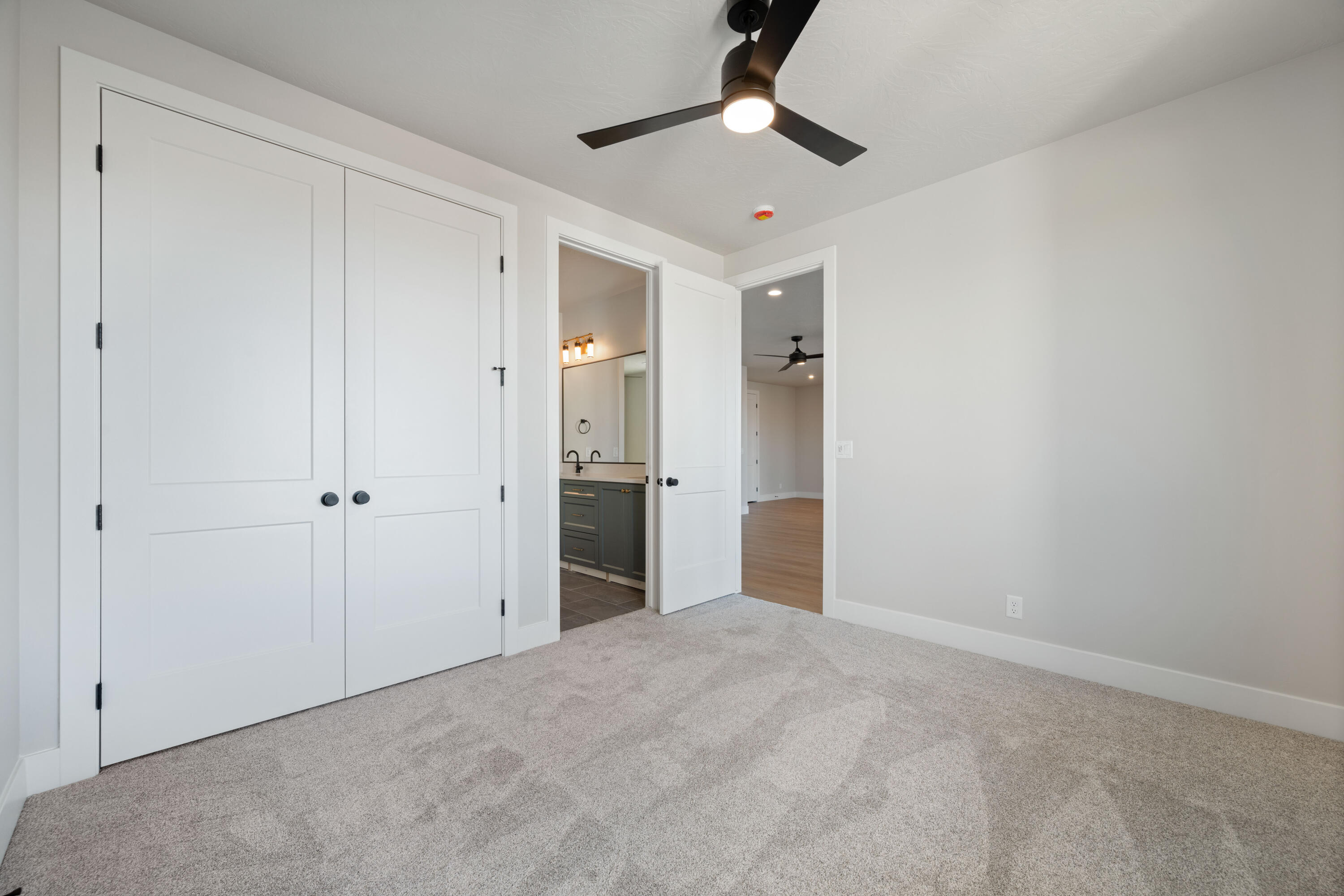 SCENIC POINTE - Residential