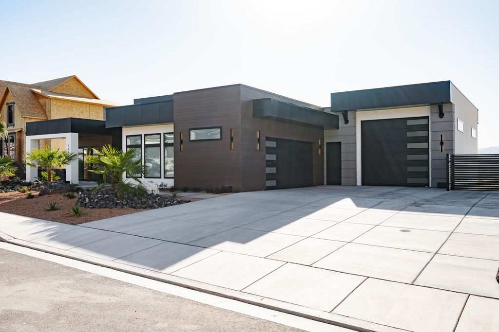 Photo of 1248 S Seminole Way, Washington, UT 84780 (MLS # 25-266825)