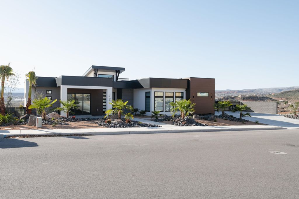 Photo of 1248 S Seminole Way, Washington, UT 84780 (MLS # 25-266825)