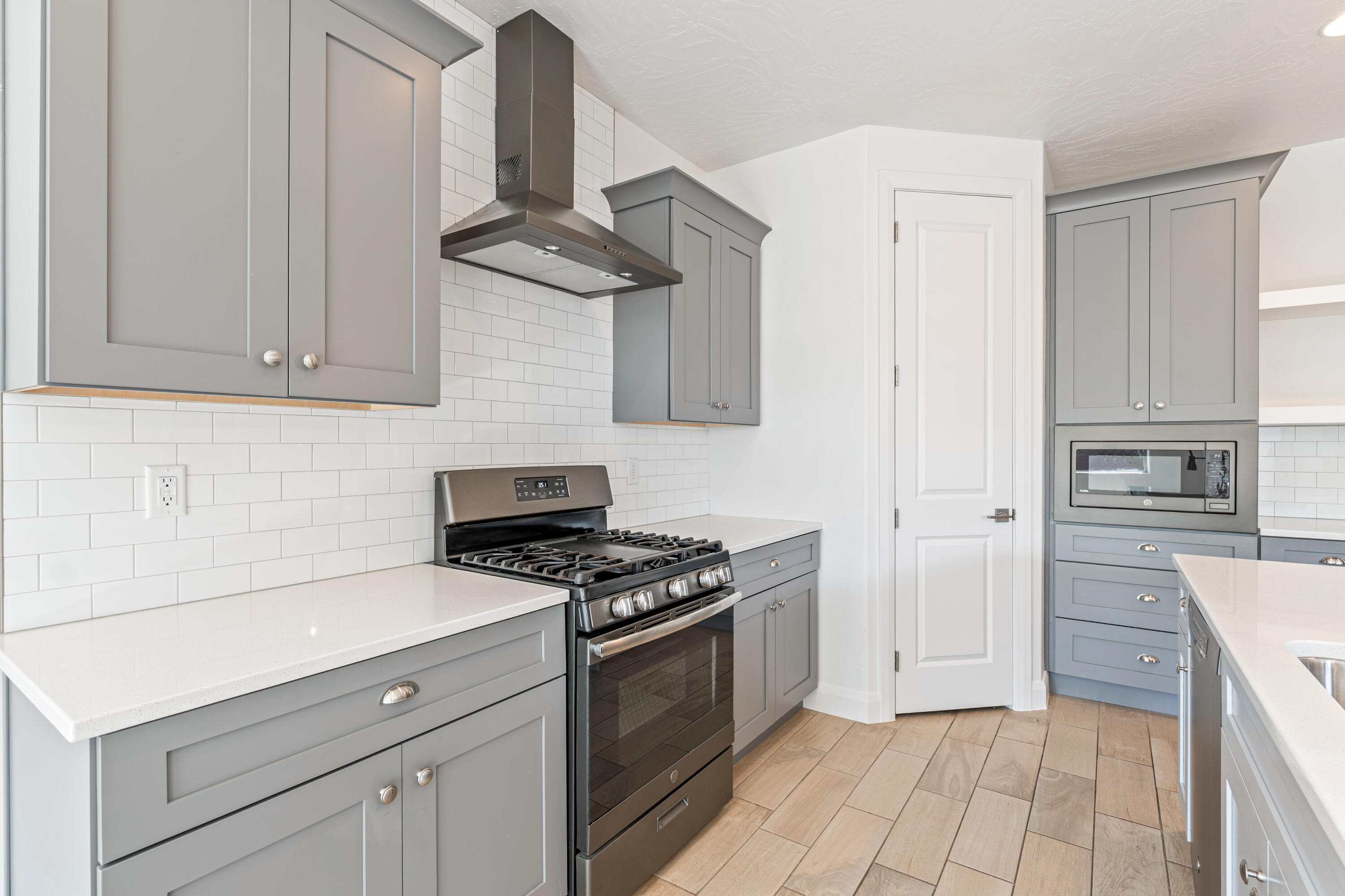 WARNER GATEWAY - Residential