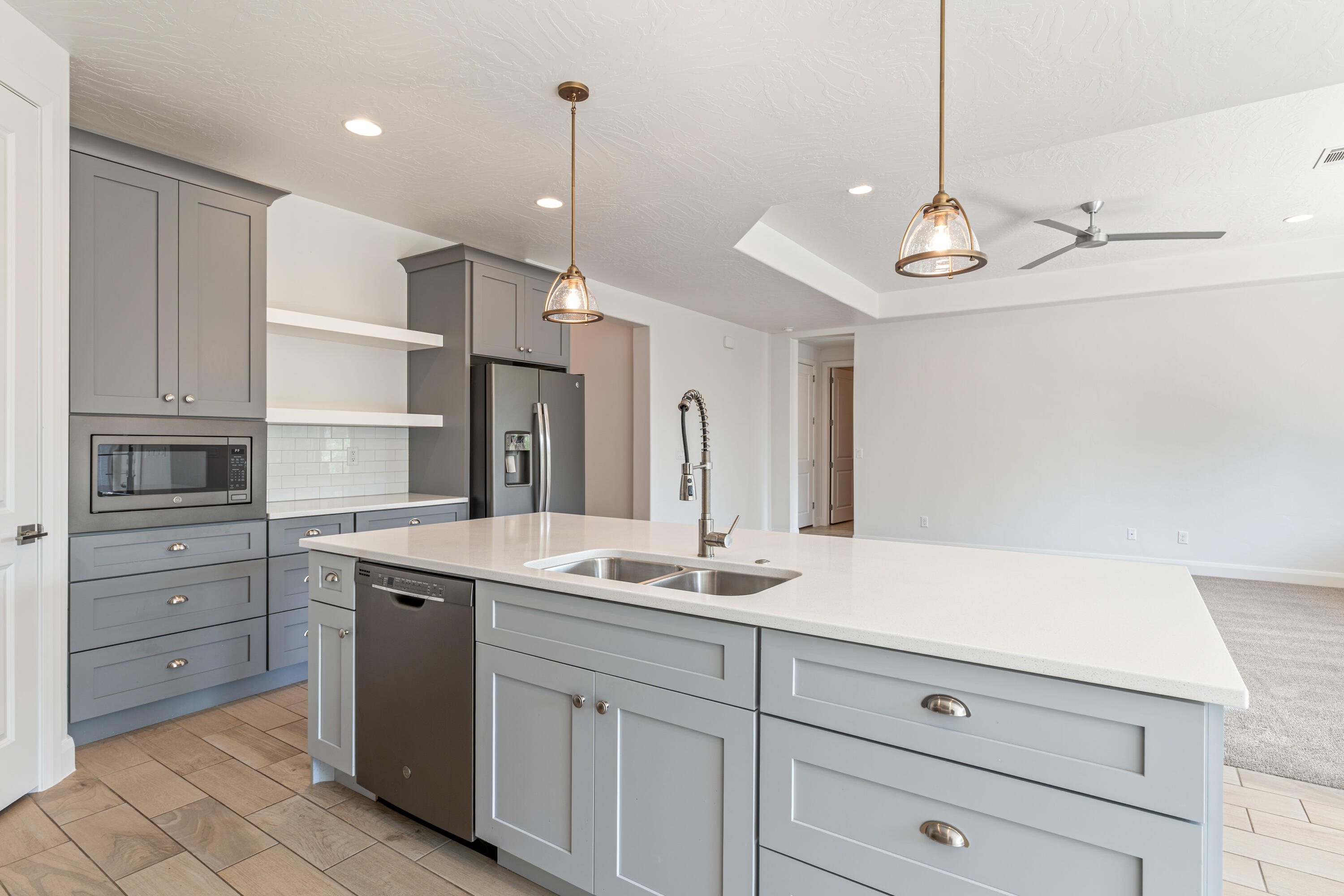 WARNER GATEWAY - Residential