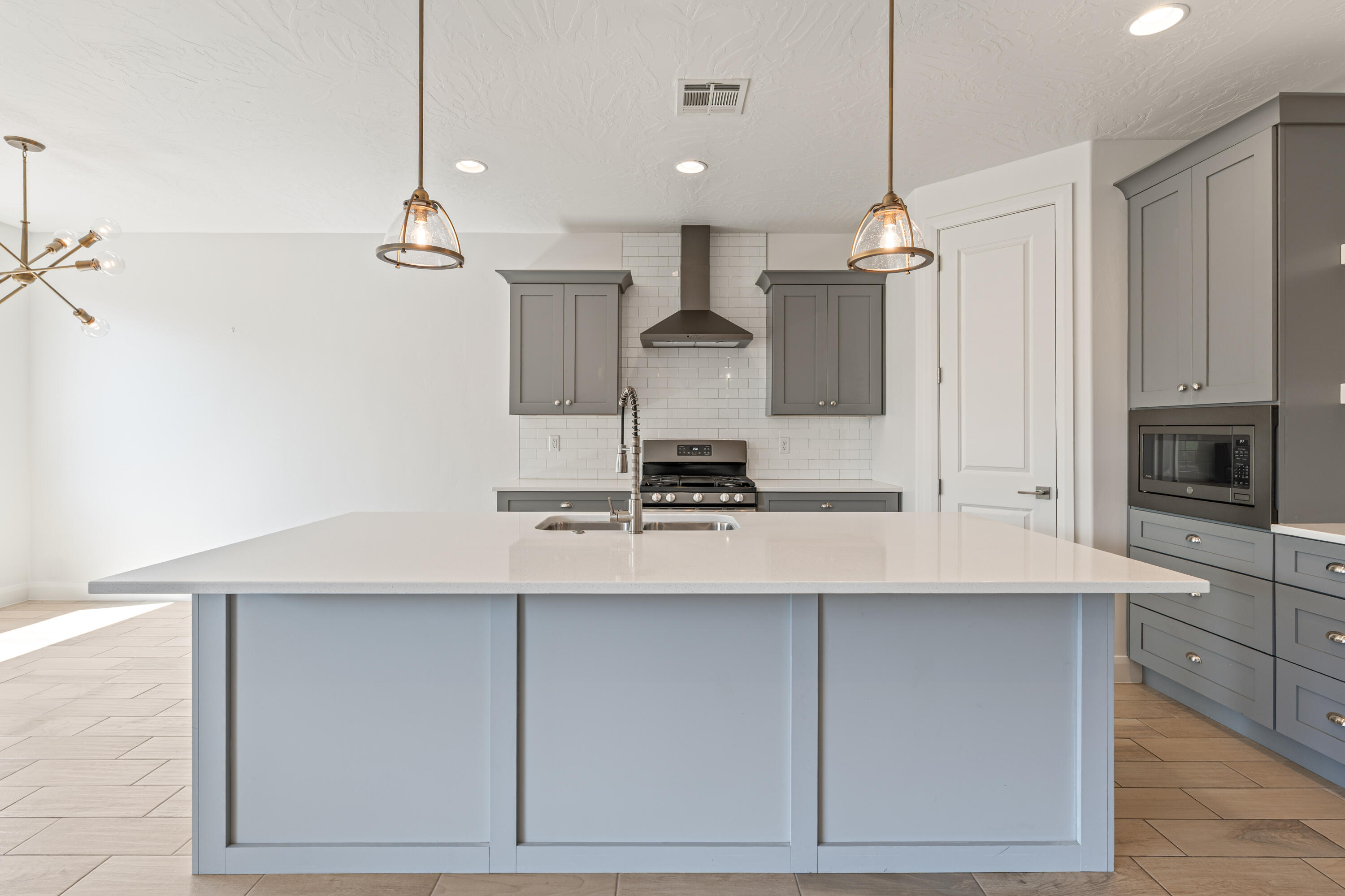 WARNER GATEWAY - Residential