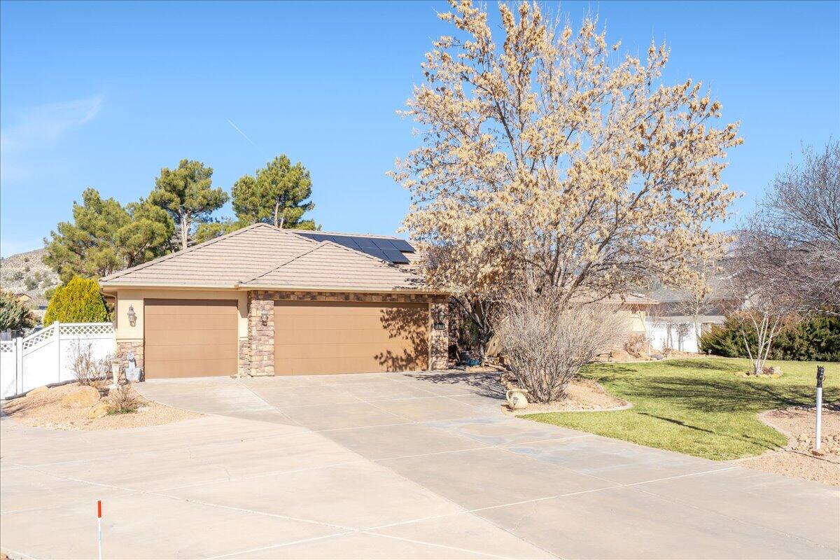 DIAMOND VALLEY ACRES - Residential