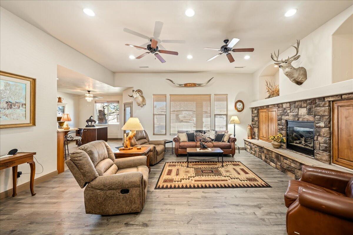 DIAMOND VALLEY ACRES - Residential